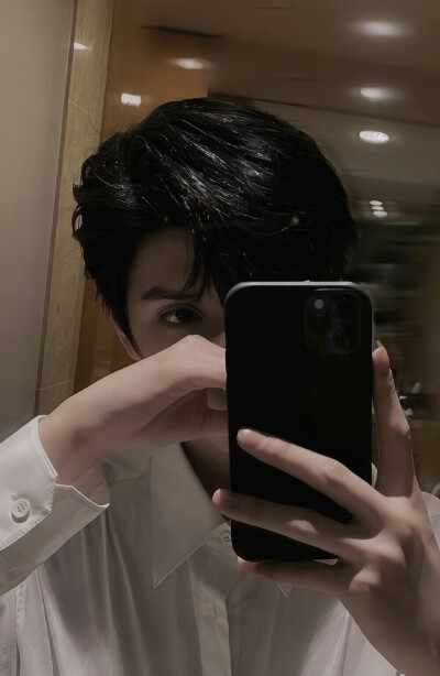 浩翔，17岁生日快乐啊！！！要好好长大，抛开闲言碎语，相信自己，你值得！！！