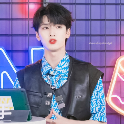 严浩翔｜我因为我热爱的东西而感到快乐 那就足够了 即使可能因为热爱会难受 那也没关系