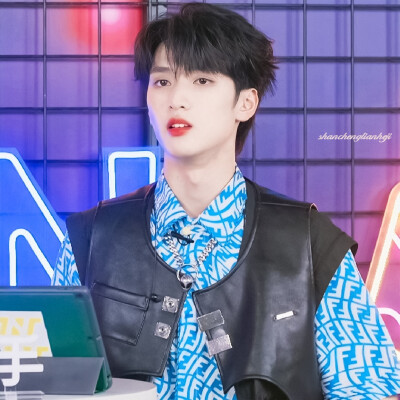 严浩翔｜我因为我热爱的东西而感到快乐 那就足够了 即使可能因为热爱会难受 那也没关系