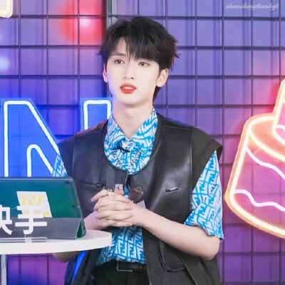 严浩翔｜我因为我热爱的东西而感到快乐 那就足够了 即使可能因为热爱会难受 那也没关系