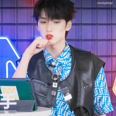 严浩翔｜我因为我热爱的东西而感到快乐 那就足够了 即使可能因为热爱会难受 那也没关系