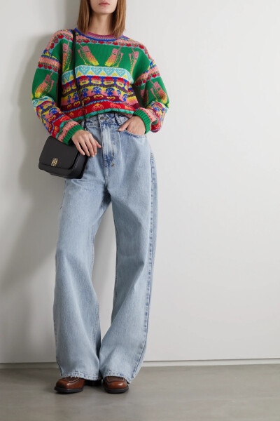 Stella McCartney 这款毛衣可谓古着爱好者不可错过的作品，衣身织有趣致的 80 年代风嵌花图案，其中的“大哥大”和吃豆人游戏相信能勾起不少美好回忆。它采用羊毛混纺面料制成，落肩设计凸显出宽松慵懒的廓形。在搭…
