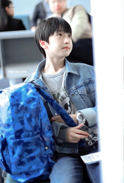 TO 我们AKA Y
不知不觉都17岁啦，从曾经的小熊软糖逐渐成长为现在的严王，明明好像还是个小孩子的年纪，却在这个年纪有了不该有的成熟和稳重，不管是严浩翔到展逸文到现在的严浩翔，你的努力我们都有看在眼里，该…