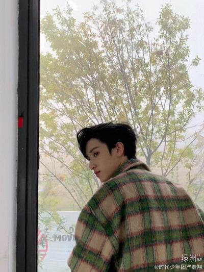 TO 我们AKA Y
不知不觉都17岁啦，从曾经的小熊软糖逐渐成长为现在的严王，明明好像还是个小孩子的年纪，却在这个年纪有了不该有的成熟和稳重，不管是严浩翔到展逸文到现在的严浩翔，你的努力我们都有看在眼里，该…