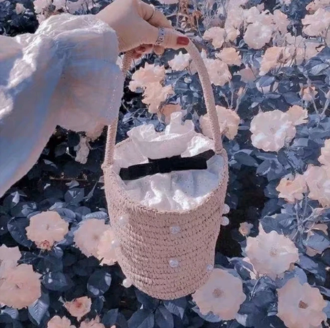 闵玧其看着报纸上写的:
原截孟甜茜