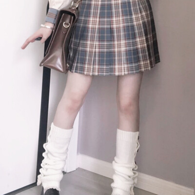 万人都要将火熄灭，我一人独将此火高高举起。
——海子
