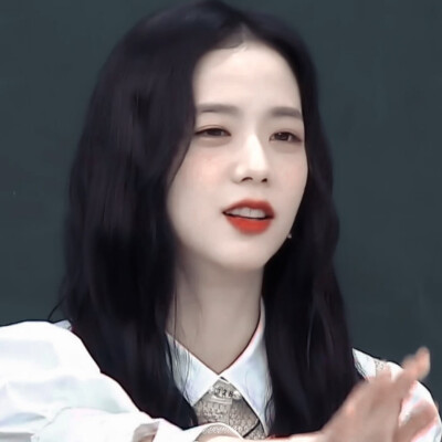 〇／jisoo*゜
“丁达尔效应出现的时候 光就有了形状.”
▹ ‖©.江纪然‖