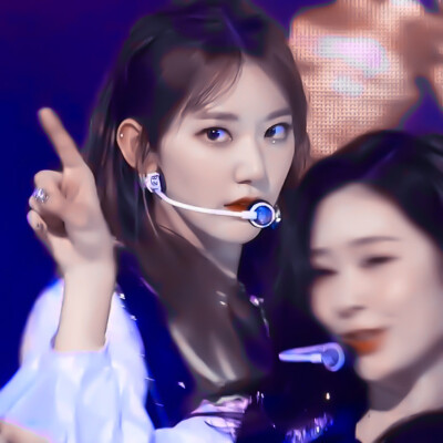  他是一个窃贼 偷走了窗台的玫瑰 杀死了我梦里的浪漫
原截dt江纪然