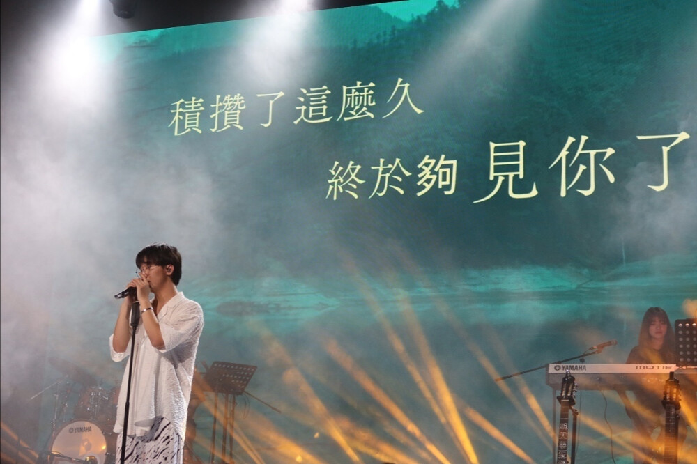 徐秉龙
来源微博徐秉龙超话粉丝生图