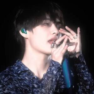 
                   山前既相见 山后终相逢
