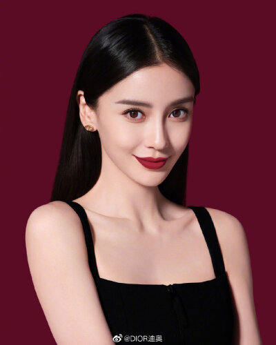 【侵权删】这里是Angelababy（杨颖）的美图啦~可甜可盐可飒你值得拥有哦！
我在豆蔻年华遇见你，想要陪你好多好多年。（图源很广，带水印，只是个人集baby美图）