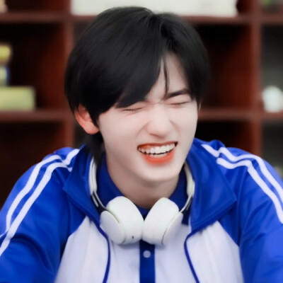 宋亚轩 原截藏在白云里