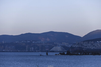 “对你的爱，我归结为海的蓝色”
大海高清背景图
图源网络
‖侵删