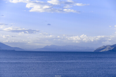 “对你的爱，我归结为海的蓝色”
大海高清背景图
图源网络
‖侵删