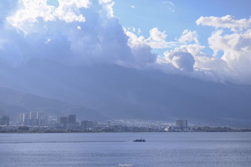 “对你的爱，我归结为海的蓝色”
大海高清背景图
图源网络
‖侵删