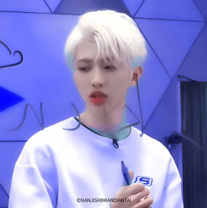 蔡徐坤。
原©顾玖玫。