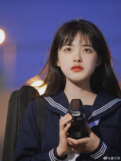 滚烫如落日长河 ​​​
cr@虞兮西