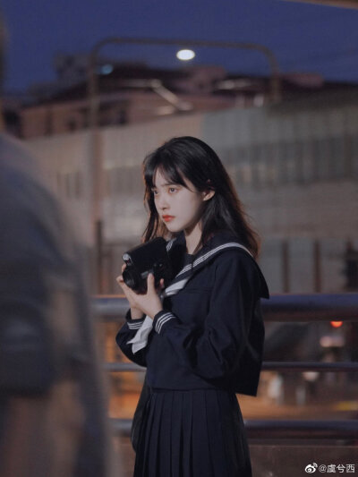 滚烫如落日长河 ​​​
cr@虞兮西