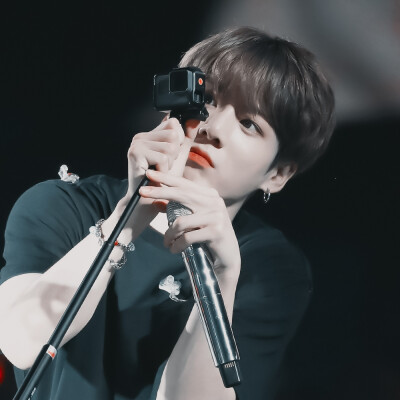 浪漫与爱同行
Jungkook/田柾国
cr.BITBYBIT_JK‬
背景图cr.柏讯
©闵雨汐