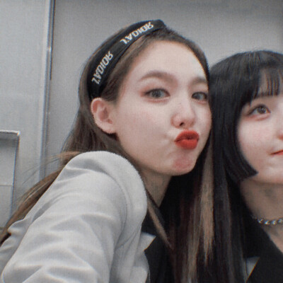 林娜琏Nayeon x 平井桃Momo