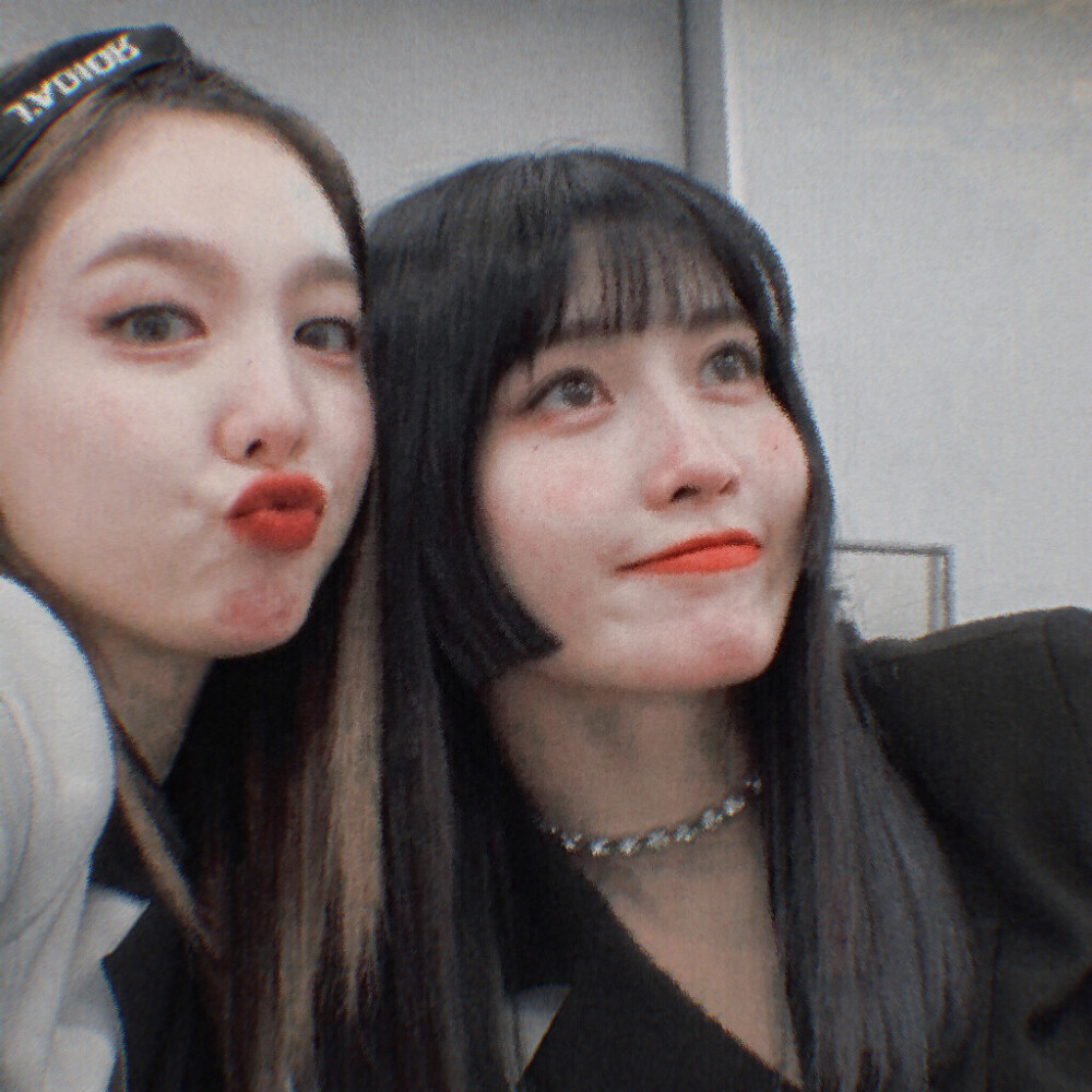 林娜琏Nayeon x 平井桃Momo