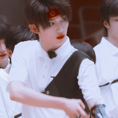 丁程鑫
©wb糯甜七七