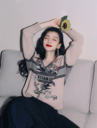 热爱可抵岁月漫长
杨颖Angelababy宝藏女孩❤️
（图源网侵删）