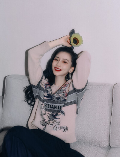 热爱可抵岁月漫长
杨颖Angelababy宝藏女孩❤️
（图源网侵删）