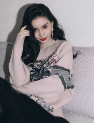 热爱可抵岁月漫长
杨颖Angelababy宝藏女孩❤️
（图源网侵删）