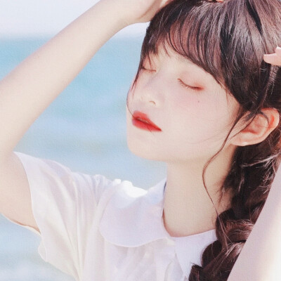与日月齐光/女头。
@周迟 原截蒙蒙 二传标明 拿图收藏专辑