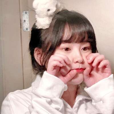 与日月齐光/女头。
@周迟 原截蒙蒙 二传标明 拿图收藏专辑