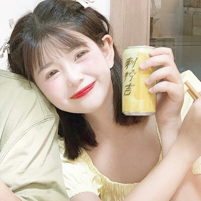 与日月齐光/女头。
@周迟 原截蒙蒙 二传标明 拿图收藏专辑