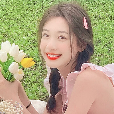 与日月齐光/女头。
@周迟 原截蒙蒙 二传标明 拿图收藏专辑