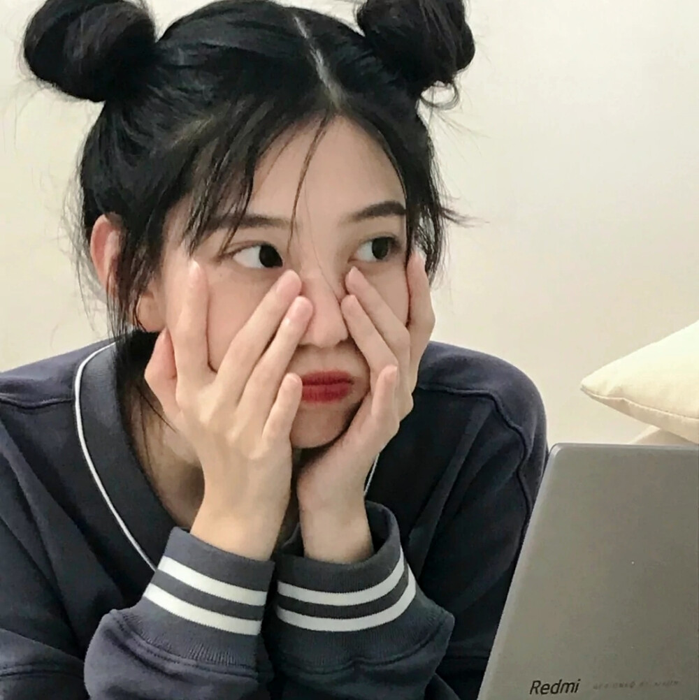 
傍晚吹来的晚风能与夏天的遗憾平分