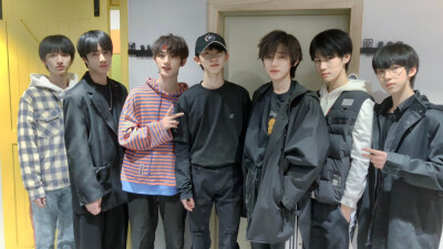 时代少年团yyds
每次拿团体照当背景都会少人
真的很苦恼啊╮(￣⊿￣)╭