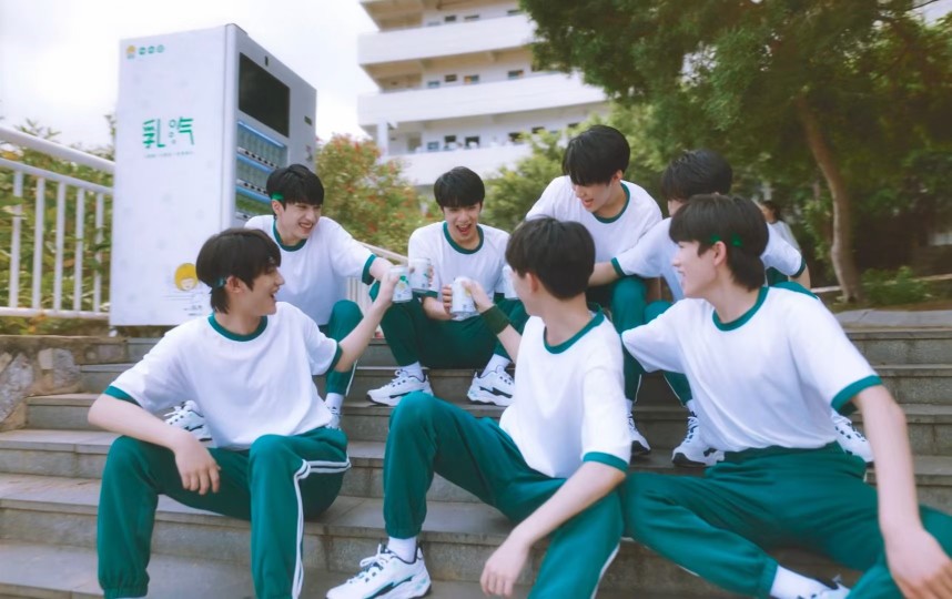 时代少年团yyds
每次拿团体照当背景都会少人
真的很苦恼啊╮(￣⊿￣)╭