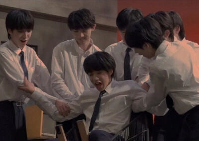 时代少年团yyds
每次拿团体照当背景都会少人
真的很苦恼啊╮(￣⊿￣)╭