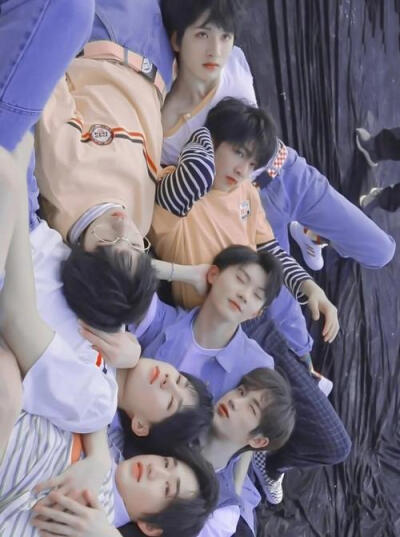 时代少年团yyds
每次拿团体照当背景都会少人
真的很苦恼啊╮(￣⊿￣)╭