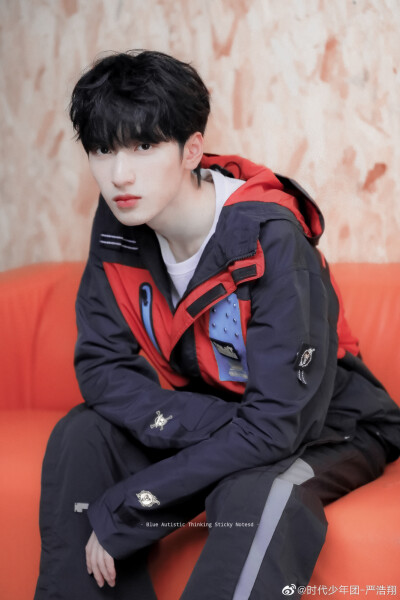 全校通报：
今天捡到一张学生证...