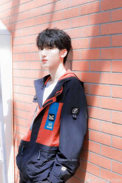 全校通报：
今天捡到一张学生证...