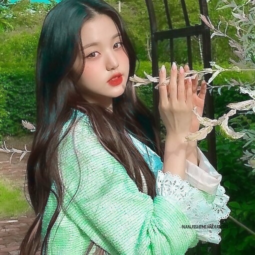 ♡：“花好香，你也是.”