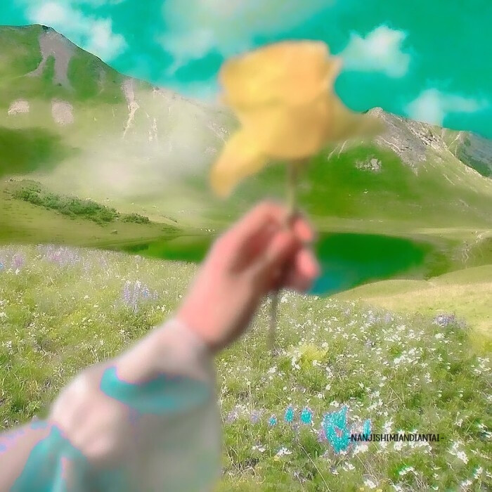 ♡：“花好香，你也是.”