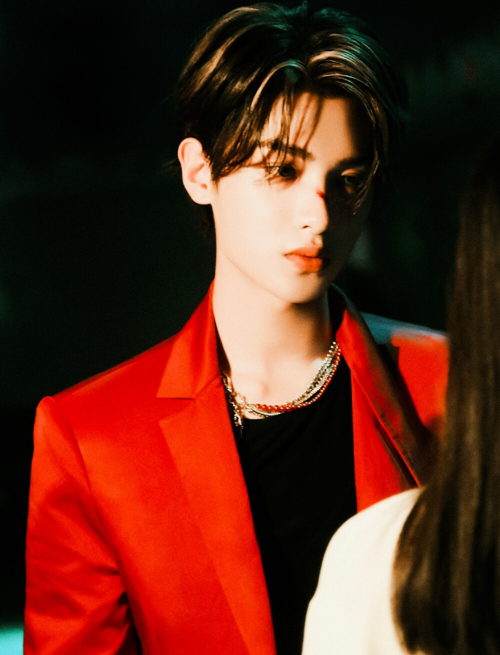 黄明昊♢
阿昊闪闪发光的同时也要平平安安。