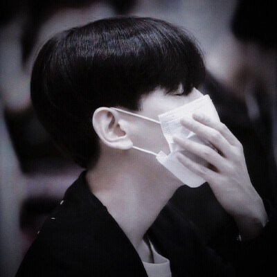 :害怕孤独的人，有发烫的灵魂。