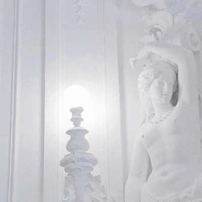 :害怕孤独的人，有发烫的灵魂。