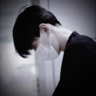 :害怕孤独的人，有发烫的灵魂。