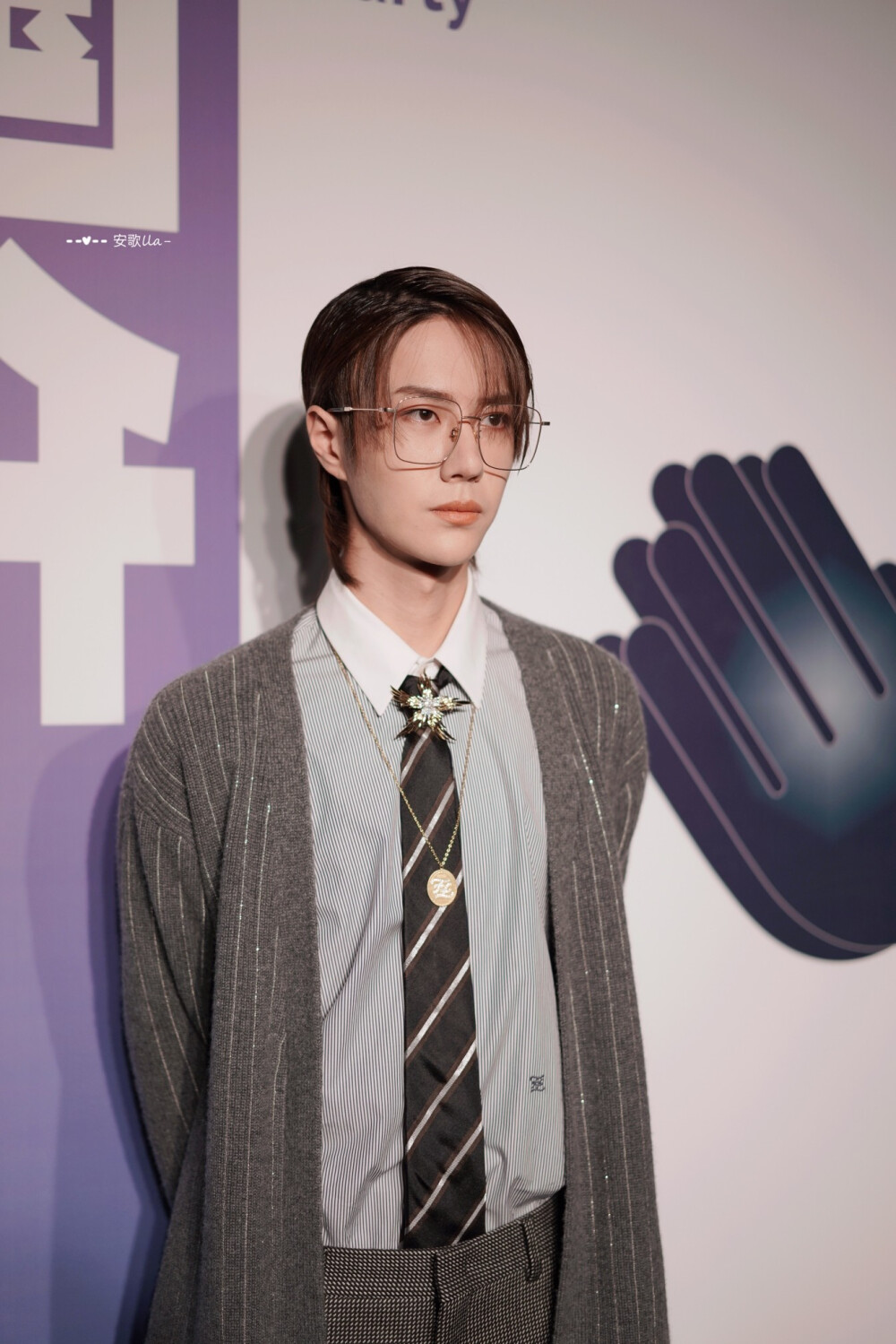 190823尼龙杂志两周年活动uniq王一博crlogo