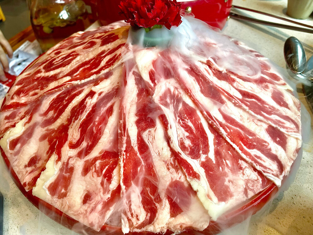 吃完烤肉，想吃火锅
吃完火锅，想吃烤肉
(・᷄ᵌ・᷅)只有我这样吗？