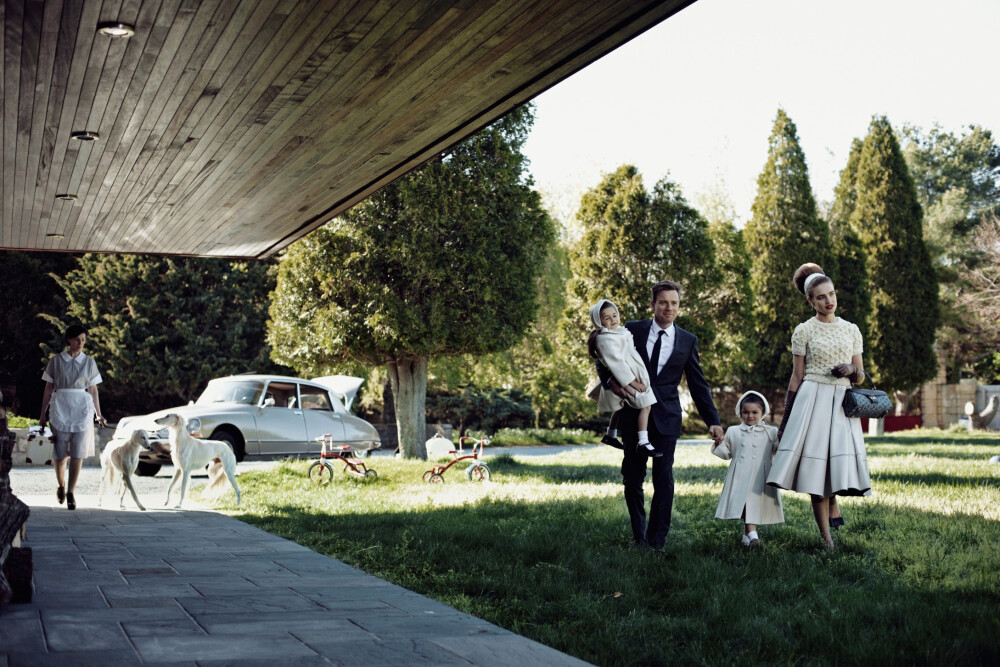 US Vogue July 2010 "Magnificent Obsession"
Model & Star: Natalia Vodianova & Ewan McGregor
Photographer: Peter Lindbergh
Stylist: Grace Coddington
Hair: Didier Malige
Makeup: Stéphane Marais
[thefashionspot@VogueGirl8910]