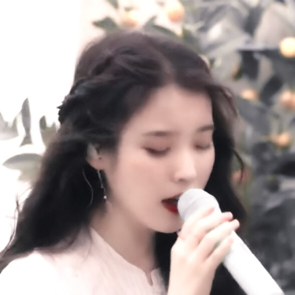 ▸《Eight》.
（原截知珉）